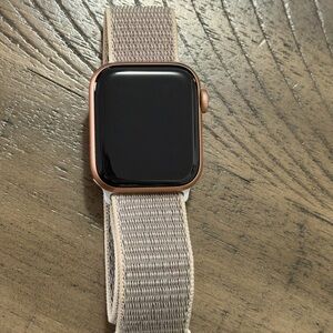 Series 6- Apple Smartwatch-Rose Gold